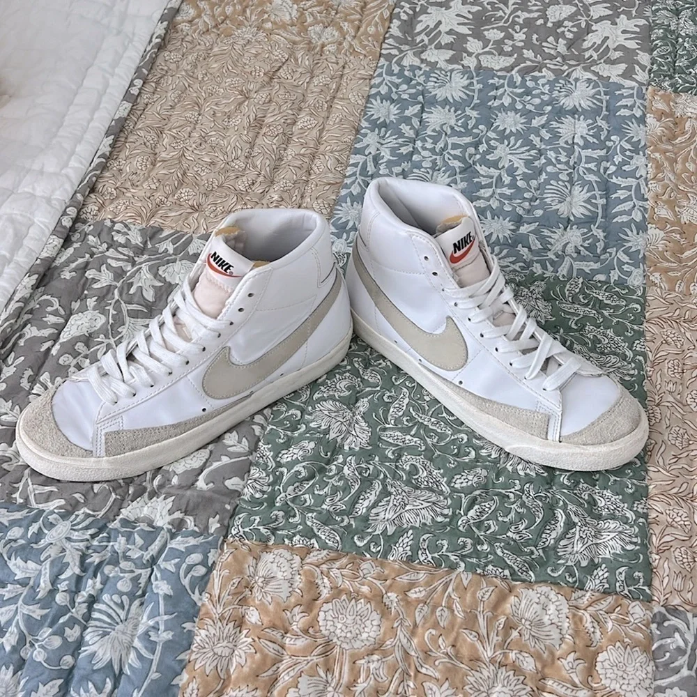 Nike Women’s Blazer '77 Vintage Mid Light Bone Sneaker Size 8